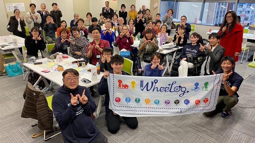 札幌市・ANAとの街歩き事例:大人数の参加者による集合写真